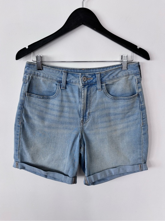 Old Navy Pants - Old Navy Light Wash high rise WOW Denim Shorts sz 6 but fit big